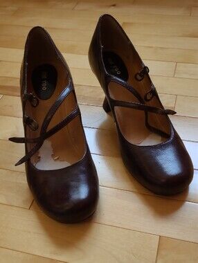 Women’s Brown Double-Strap Mary Jane Heel